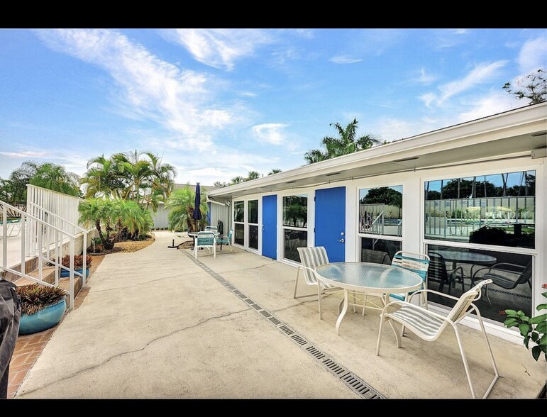 Building Photo - 4280 Island Cir