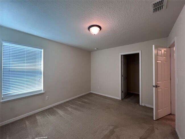 Building Photo - 1310 Oakcrest Ct