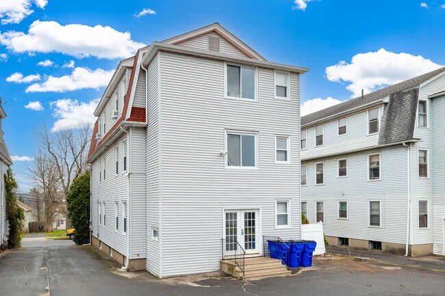 Building Photo - 15 Kingston St