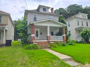 Building Photo - Charming 3-Bedroom Home Near Lakeside Park