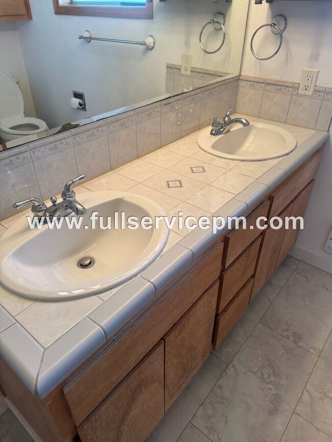 Building Photo - Charming house in downtown Snohomish