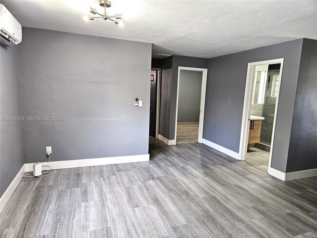 Building Photo - 5627 SW 26th St