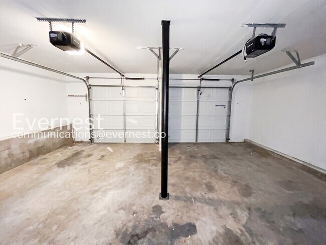 Building Photo - 3 Bed/2 Bath Spacious Home with Modern Features and Garage Parking! / Available Now!
