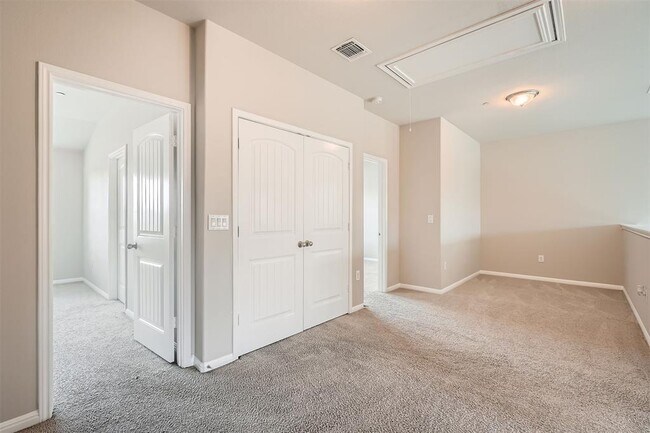 Building Photo - 516 E Slaughter Ln
