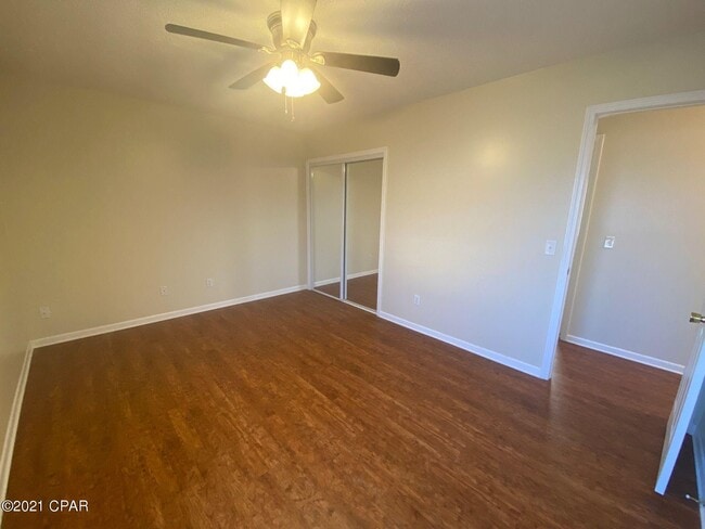 Building Photo - 610 E Pine Forest Dr