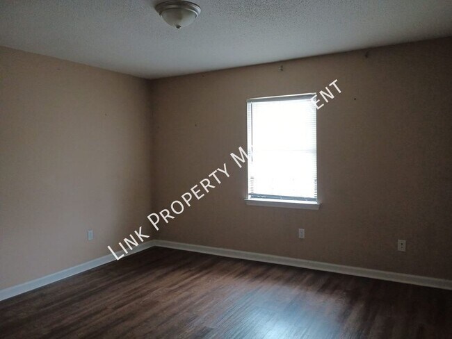 Building Photo - 5007b N Moore Ln