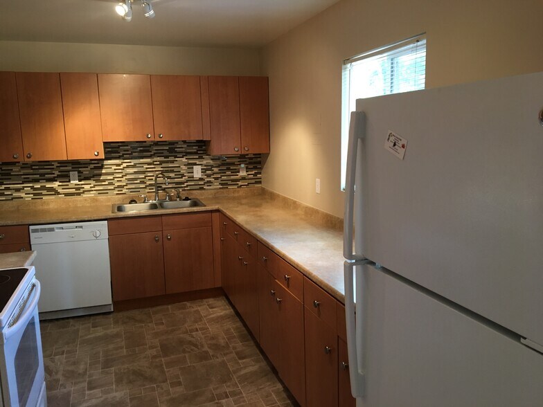 Building Photo - 305 Crestone Ave