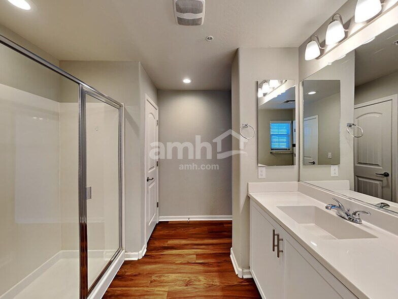 Building Photo - 20727 W Stone Hill Rd