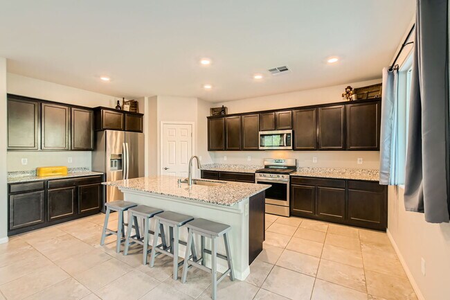 Building Photo - GATED 2-STORY HOME!