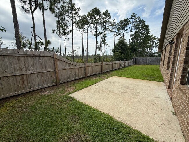 Building Photo - Pensacola - Weatherstone - 4 bedroom, 2 bathroom - w/ lawn care included