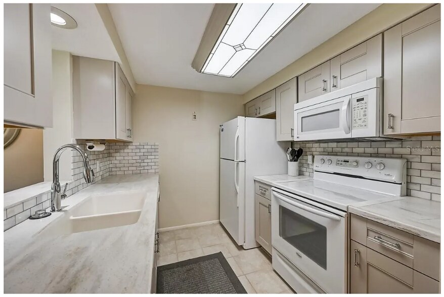 Building Photo - 646 Circlewood Dr