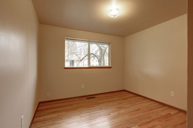 Building Photo - Charming Rambler Available in Perfect Newcastle Location - Move-in Ready!