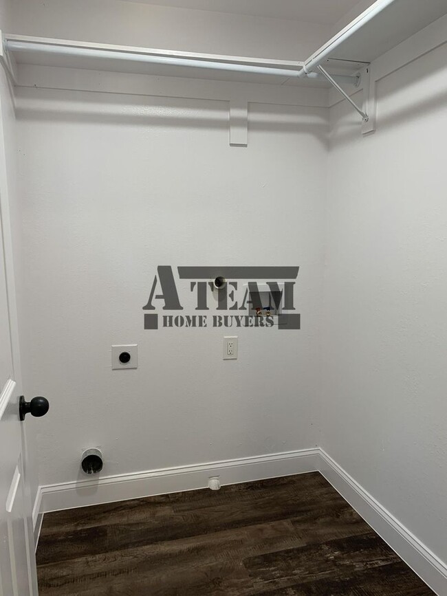Building Photo - Remodeled 3 Bed 2 Bath Home!