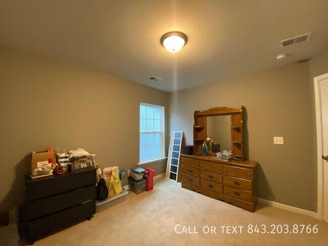 Building Photo - 219 Lazy River Ln