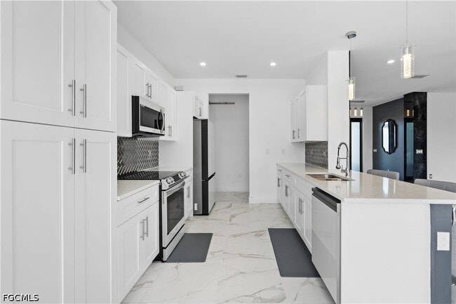 Building Photo - 24 Crestwood Cir S