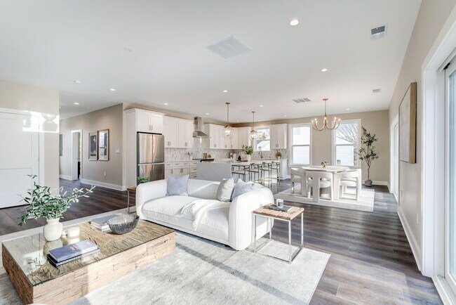 Building Photo - 2211 Farougi Ct