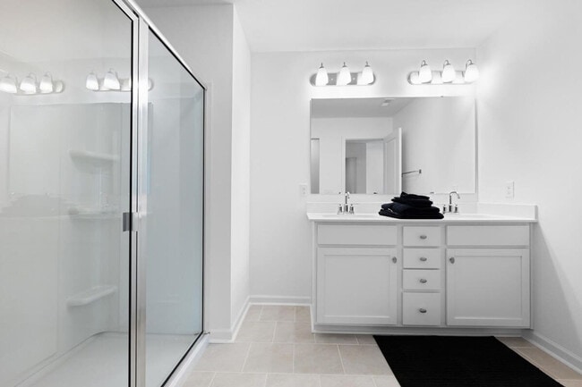 Building Photo - 2 Saltford Ln