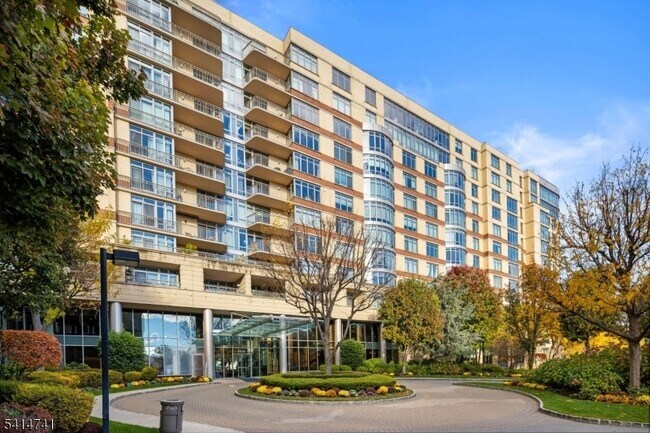 Building Photo - 8100 River Rd