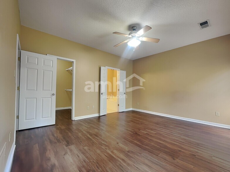 Building Photo - 8739 Overcup Oaks Dr