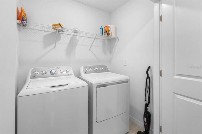 Building Photo - 13524 Camelot Ct