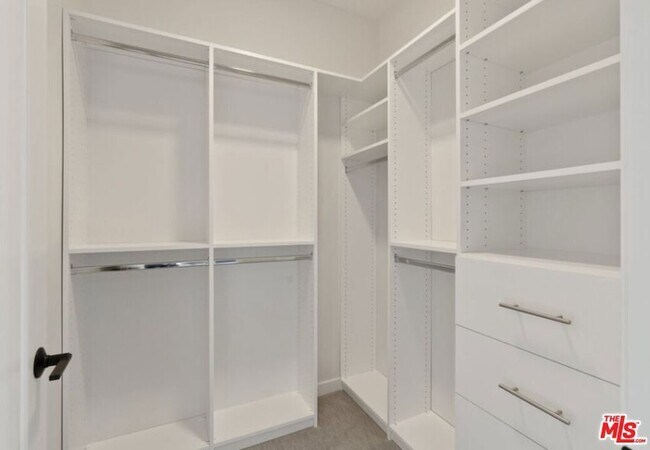 Building Photo - 1050 S Grand Ave