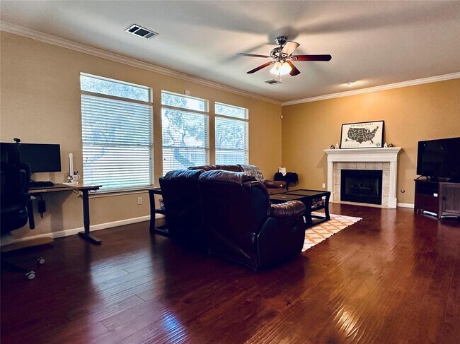 Building Photo - 8300 Alvin High Ln