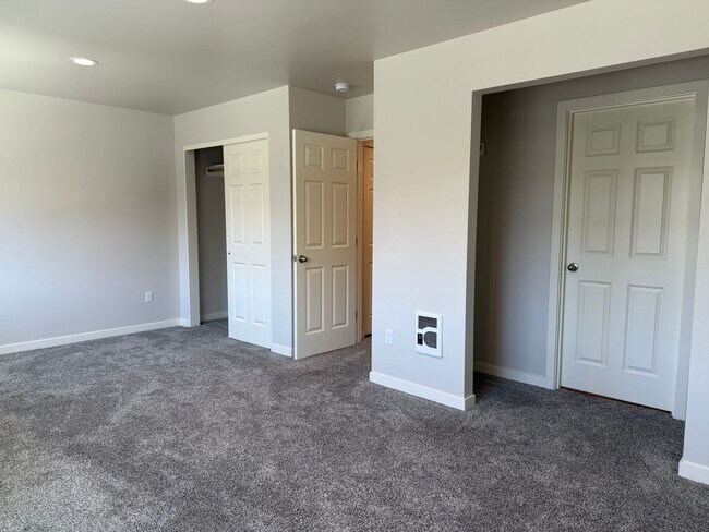 Building Photo - 5307 Smitten Street #3