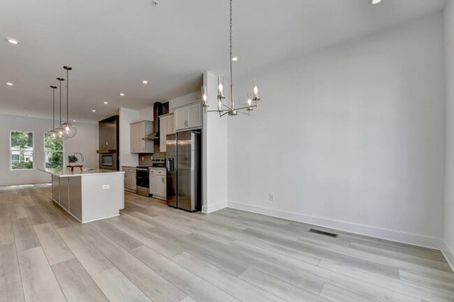 Building Photo - 503 Motivation Cir NW