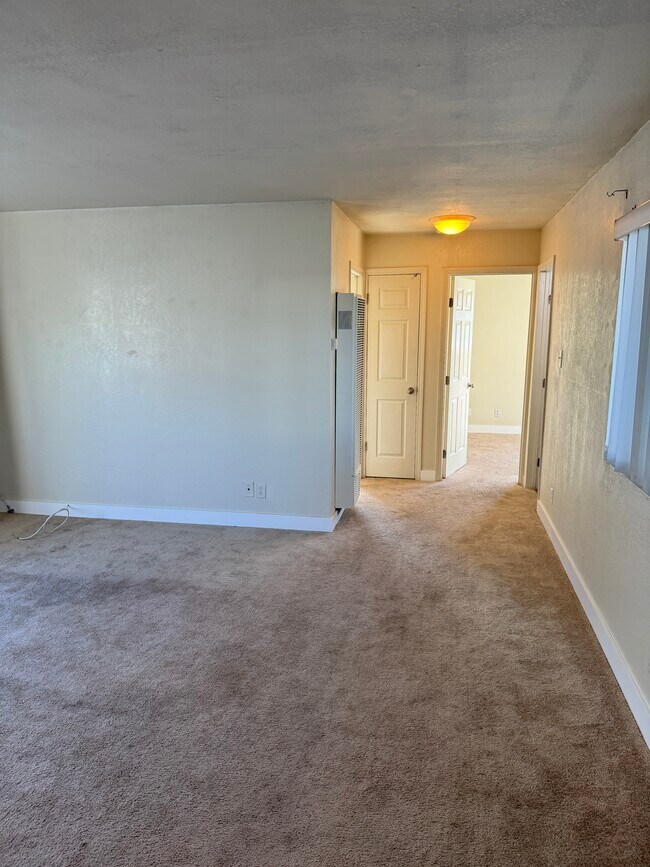 Building Photo - 10920 Apricot St