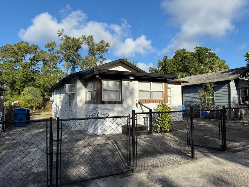 Building Photo - 935 21st St S