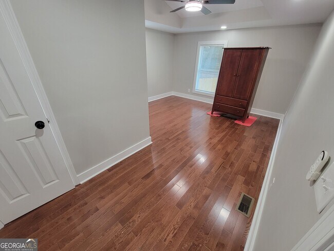 Building Photo - 768 4th St