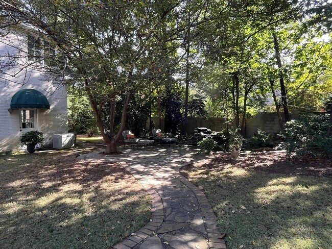 Building Photo - Incredible 5BD, 4.5BA House in Downtown Ra...