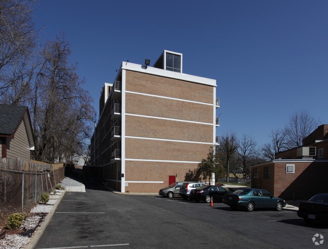 Building Photo - Green Valley Apartments