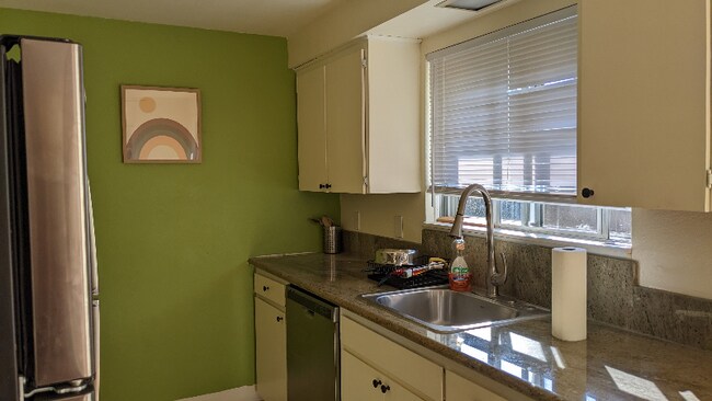 Building Photo - 1524 NE Junior St