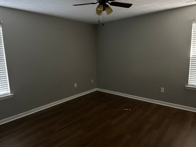 Building Photo - 1311 Circle Dr