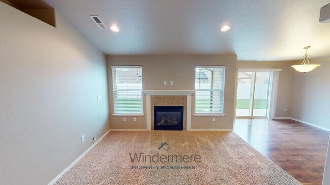 Building Photo - 247 Chapra St