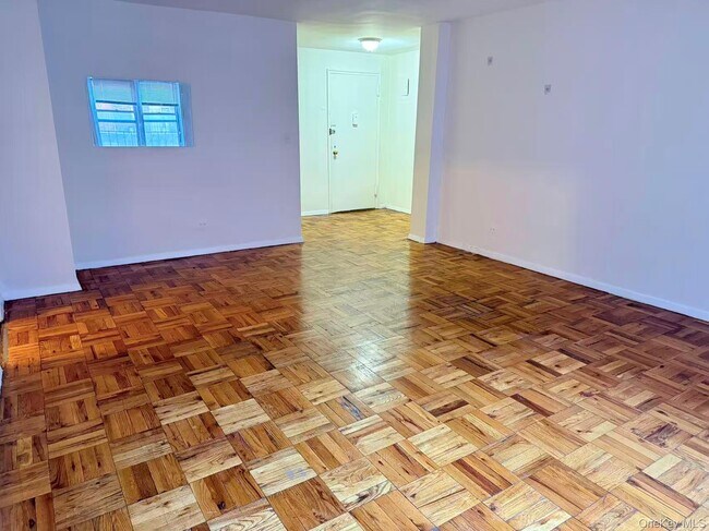 Building Photo - 41-07 Bowne St