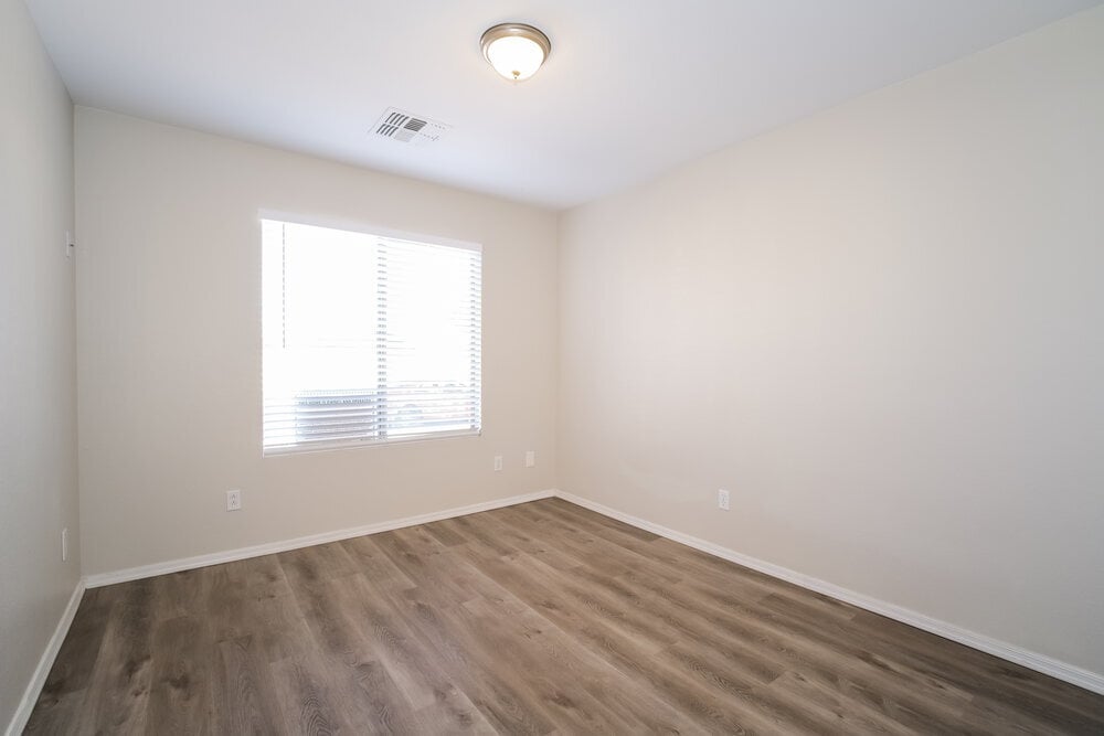 Building Photo - 806 S 122nd Ln