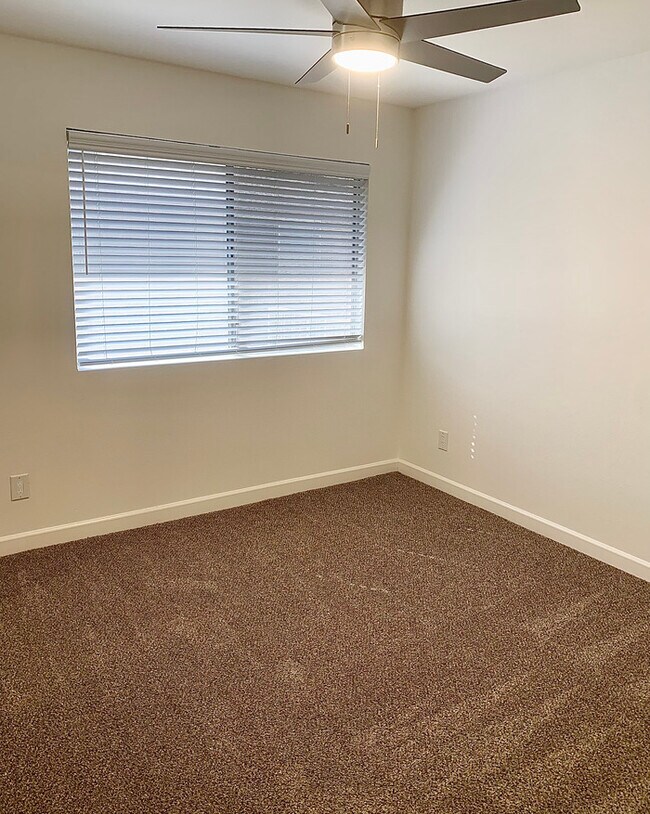 Building Photo - 8546 E Bellview St