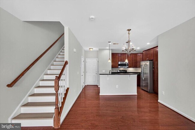 Building Photo - 43845 Centergate Dr
