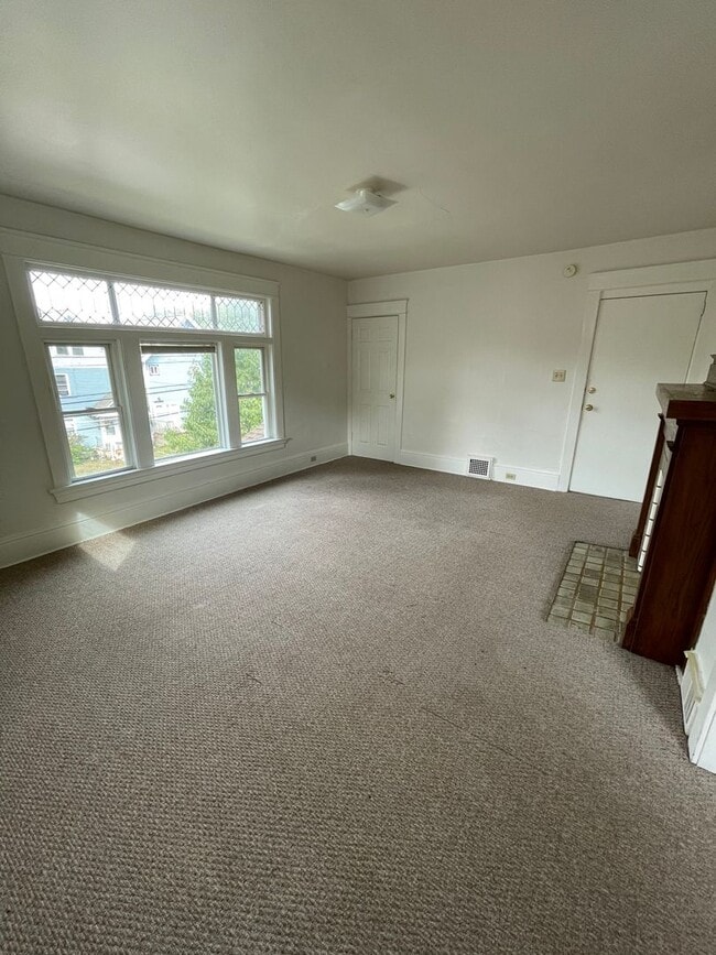 Primary Photo - Clean 2BR up with offstreet parking and yard