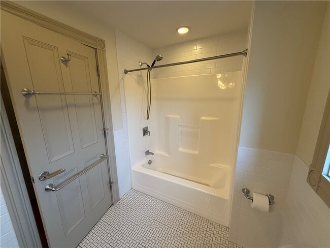 Building Photo - 72 E Market St