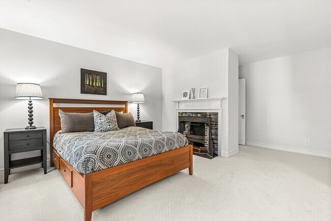 Building Photo - 2 Phillips Pond Rd