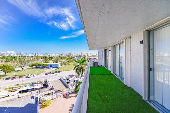 Building Photo - 1800 NW 24th Ave