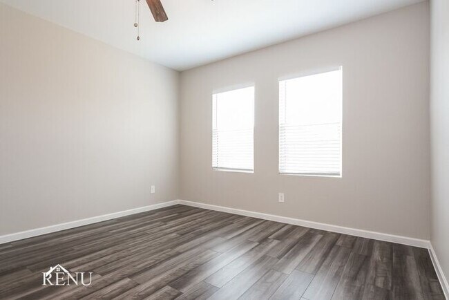 Building Photo - 1645 Braeburn Ln