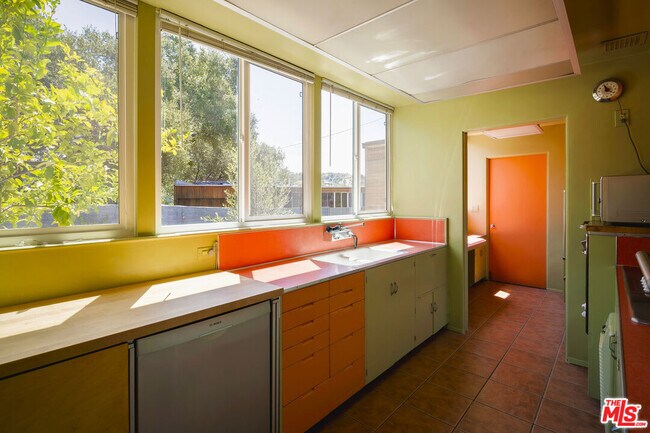 Building Photo - 541 Suncourt Terrace