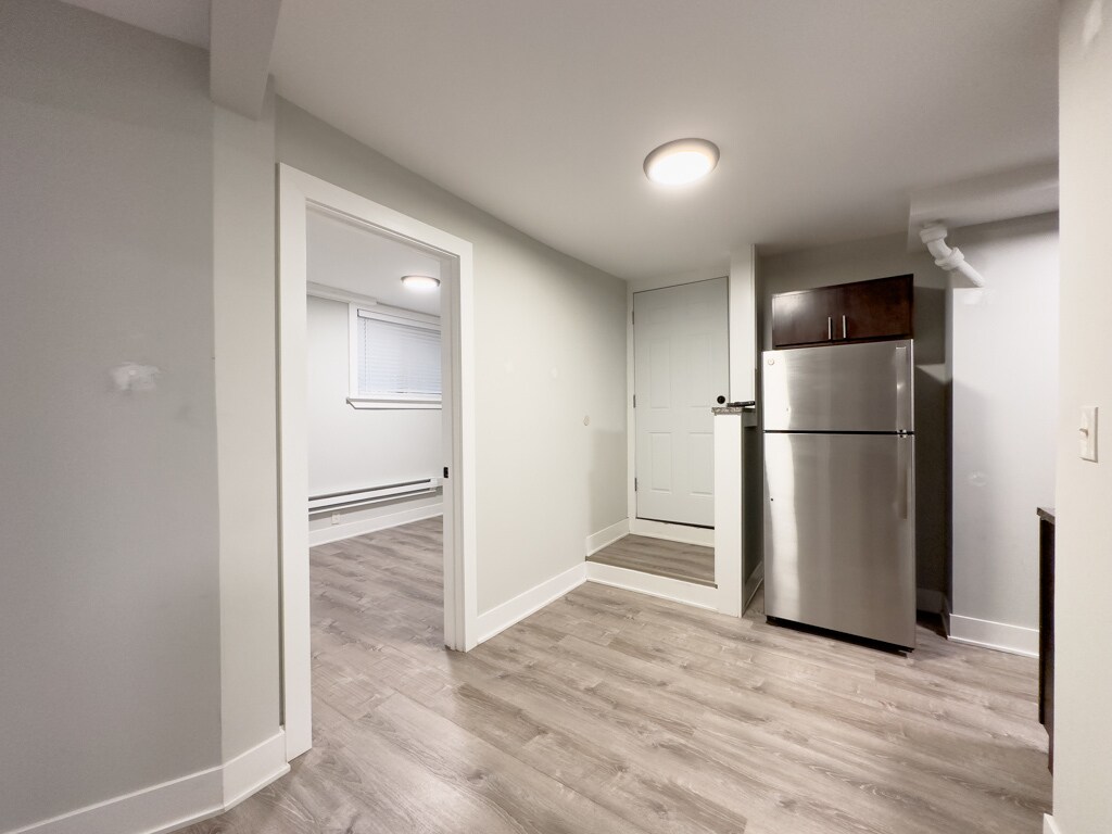 Building Photo - 4432 N Wolcott Ave