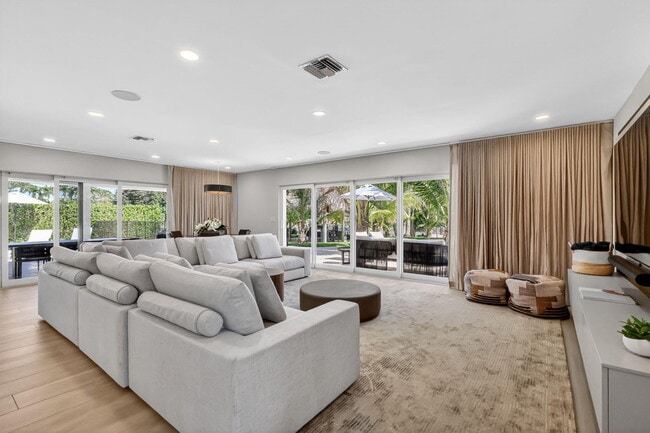 Building Photo - 937 SW 34th Ct