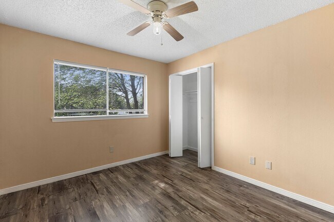 Building Photo - Charming 3-Bedroom, 3-Bathroom Home with S...