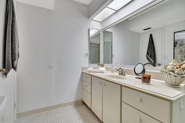 Building Photo - 5760 Piping Rock Dr